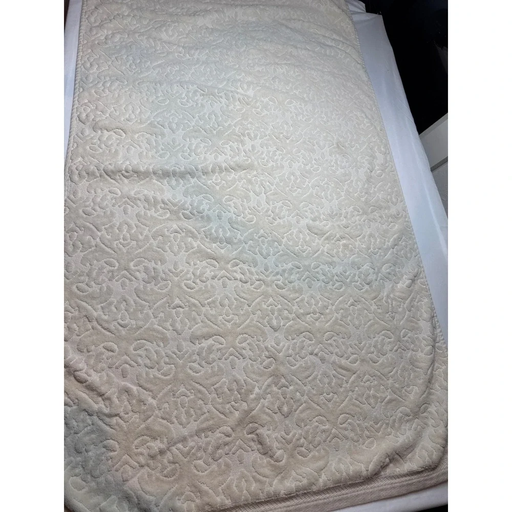 Mallorca Cream Cotton Embossed Damask Bath and Hand Towel Set vintage